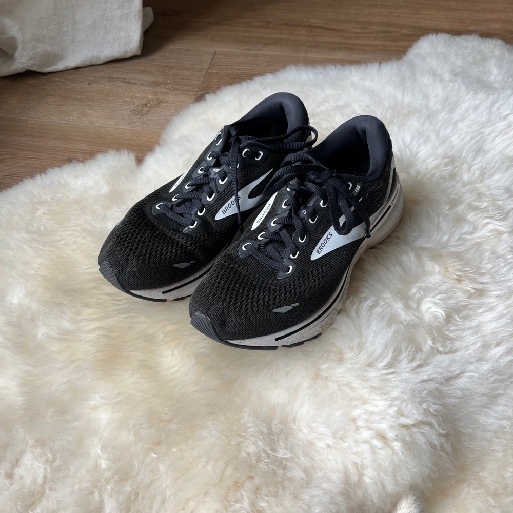 Brooks Ghost 15 Black &‎ White Running Shoes Womens 8.5